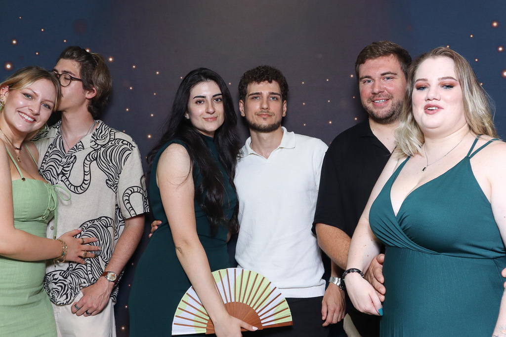 ZD260628112736-128 | Fotoshop von zweidimensional Fotografie. Ihr Fotograf im Aargau. Abzüge von Ihrem Fotobox Event bestellen.Abzüge von Ihrem Hochzeit bestellen.Abzüge von Ihrem Schulfotograf bestellen.
