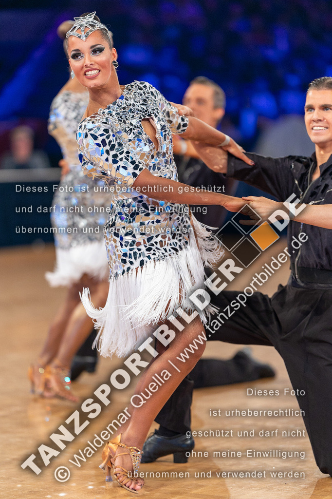 20231111-02272 | Hier finden Sie Tanz Bilder vom Latein und Standard Formationen tanzen. Sportbilder vom Tanzsport. Schöne Fotos und von Weltmeisterschaft, Europameisterschaft, Bundesliga, Regionalliga, Oberliga und Landesliga sowie von GOC Stuttgart, DanceComp, WM Bremen