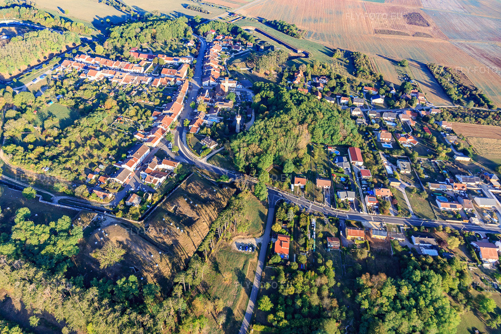Vue aérienne: Vue de la ville depuis le sud-est à Villey-le-Sec dans le département Meurthe et Moselle, France – .Photo: IMG_118098.jpg prise le 15/09/2019 par Werner Riehm/FLY-FOTO.eu – Résolution de l'original: 5472 x 3648 px