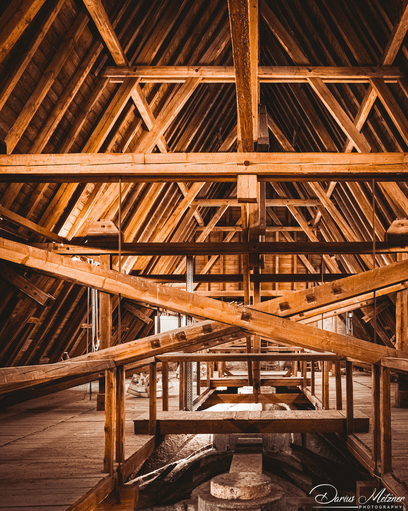 Katharinenkirche in Oppenheim | Die imposante Katharinenkirche in Oppenheim gilt als eine der bedeutendsten gotischen Kirchen am Rhein. Ihre Errichtung erfolgte in mehreren Bauabschnitten im 13., 14. und 15. Jahrhundert. Heute ist sie eine der schönsten Sehenswürdigkeiten in Rheinhessen.