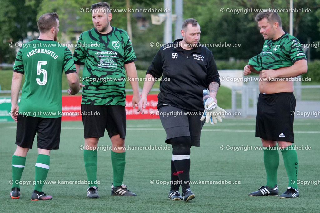 Fußball Kreispokal 25/26 Ü 32 : Spiel um Platz 3 : SV 08/29 Friedrichsfeld - SV Ringenberg AH  2 : 1 | Fußball Kreispokal 25/26 Ü 32 : Spiel um Platz 3 : SV 08/29 Friedrichsfeld - SV Ringenberg AH  2 : 1Spielort : Voerde Friedrichsfeld - Realisiert mit Pictrs.com