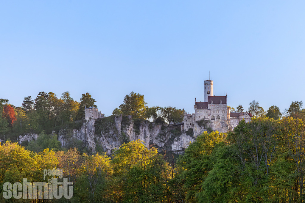 PS-Schloss-Lichtenstein-2026-01 | Entdecke die größte Bildgalerie der Region mit Fotografien aus dem Allgäu, der Bodenseeregion, Oberschwaben, dem Donautal und der Schwäbischen Alb. Landschaften, Luftaufnahmen und Reisefotografie als Wandbild und Fotokunst. - Realisiert mit Pictrs.com