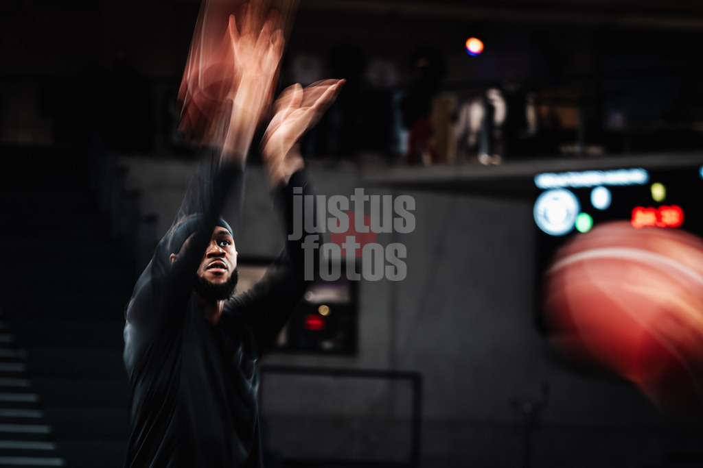 Basketball | Männer | Saison 2023/2024 | easyCredit Basketball Bundesliga | 32. Spieltag | Veolia Towers Hamburg vs. NINERS Chemnitz | 04.05.2024 | Vincent King (#13, Veolia Towers Hamburg)