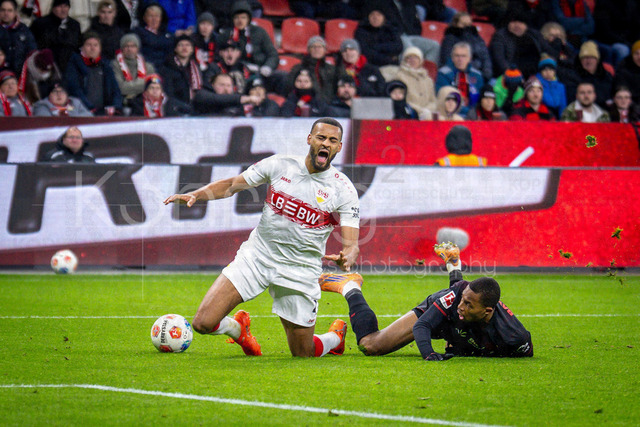 German Bundesliga, Bayer 04 Leverkusen vs. VfB Stuttgart, 10.01.2026 | LEVERKUSEN, GERMANY - JANUARY 10:  Jeanuel Belocian (Bayer 04 Leverkusen, 44) fouls Josha Vagnoman (VfB Stuttgart,4), a penalty was the result during the German Bundesliga match on gameday 16 between Bayer 04 Leverkusen vs. VfB Stuttgart at BayArena on January 10, 2026 in Leverkusen, Germany. DFL REGULATIONS PROHIBIT ANY USE OF PHOTOGRAPHS AS IMAGE SEQUENCES AND/OR QUASI-VIDEO.