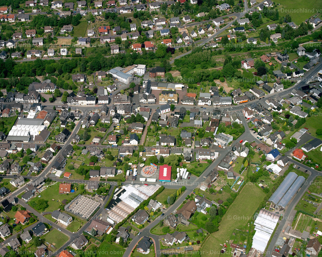 2611011 | EWERSBACH 06.09.2006 Wohngebiet einer Einfamilienhaus- Siedlung  in Ewersbach im Bundesland Hessen, Deutschland // Single-family residential area of settlement  in Ewersbach in the state Hesse, Germany Foto: Gerhard Launer