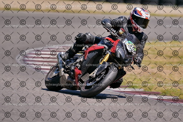 26bt04-1180 | markuskiefer.com - Realisiert mit Pictrs.com