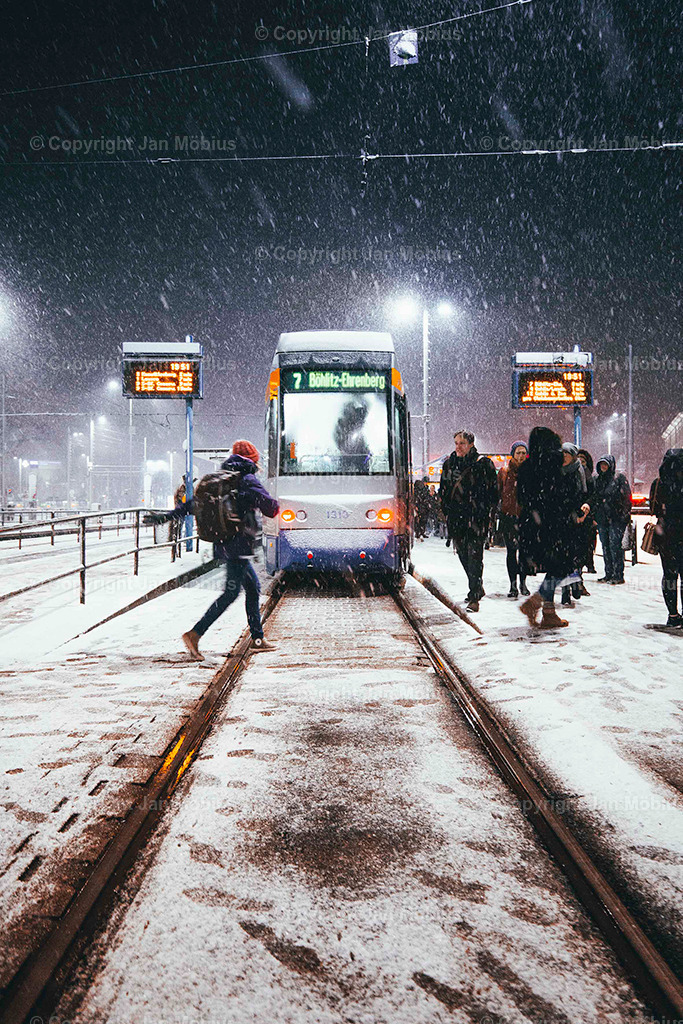 Goerdelerring | Der Goerdelerring ist ein zentraler Verkehrsknotenpunkt in Leipzig – geprägt von urbanem Leben, moderner Architektur und direkter Anbindung an Kultur, City und Nahverkehr. - Realisiert mit Pictrs.com