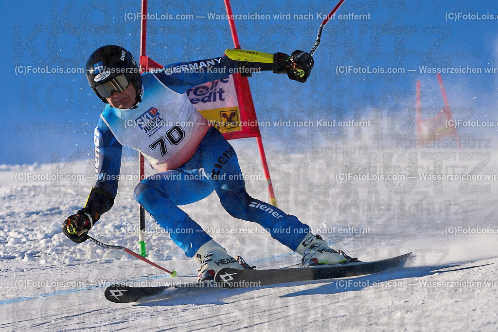 ALP4265_MASTERS-Cup_GS-A Herrn_Schneider Reinhold | (C)FotoLois.com, Alois Spandl. FIS Masters-Cup Wildschönau, Giant Slalom auf der Piste Schatzberg GS, Siegerehrung auf dem Dorfplatz Niederau, Sa 13. Januar 2024.