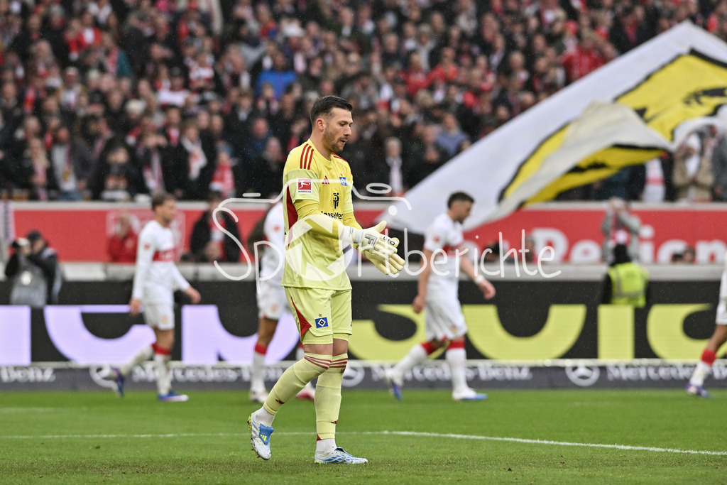 VfB Stuttgart - Hamburger SV | STUTTGART, GERMANY - 12. APRIL: picture from Daniel HEUER FERNANDES (Hamburger SV 1) during the Bundesliga Match between VfB Stuttgart vs. Hamburger SV on Matchday 29 at MHP Arena / DFL REGULATIONS PROHIBIT ANY USE OF PHOTOGRAPHS AS IMAGE SEQUENCES AND/OR QUASI-VIDEO