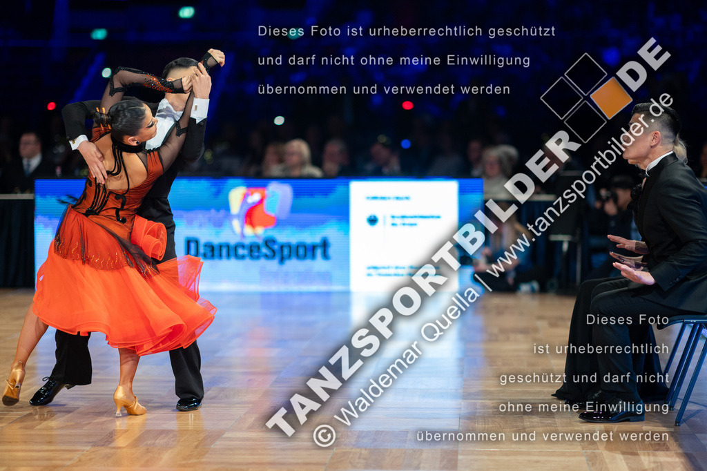 20251206-02427 | Hier finden Sie Tanz Bilder vom Latein und Standard Formationen tanzen. Sportbilder vom Tanzsport. Schöne Fotos und von Weltmeisterschaft, Europameisterschaft, Bundesliga, Regionalliga, Oberliga und Landesliga sowie von GOC Stuttgart, DanceComp, WM Bremen