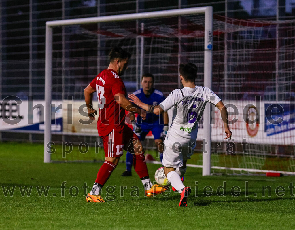 2023-08-01_070_FC_Finsing_gegen_SpVgg_Altenerding | Finsing, Deutschland, 01.08.2023:
Fußball, TOTO Pokal 2023 / 2024, 1. Spieltag, FC Finsing gegen SpVgg Altenerding, Endergebnis: 0:5

Michael Greiner (FC Finsing, #13), Torwart Tobias Forchhammer (FC Finsing, #22), Dominik Frisch (SpVgg Altenerding, #6)

Foto: Christian Riedel / fotografie-riedel.net