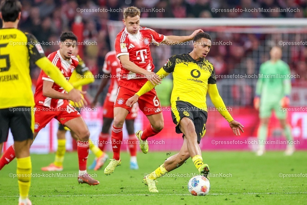 FCB18102501169 | 18.10.2025, Fußball, FC Bayern München - Borussia Dortmund, 1. Fußball Bundesliga, 7. Spieltag, Allianz Arena, Saison 2025 2026: Joshua Kimmich (FC Bayern Muenchen #06) im Zweikampf gegen  Felix Nmecha (BVB #08) DFB regulations prohibit any use of photographs as image sequences and or quasi-video.