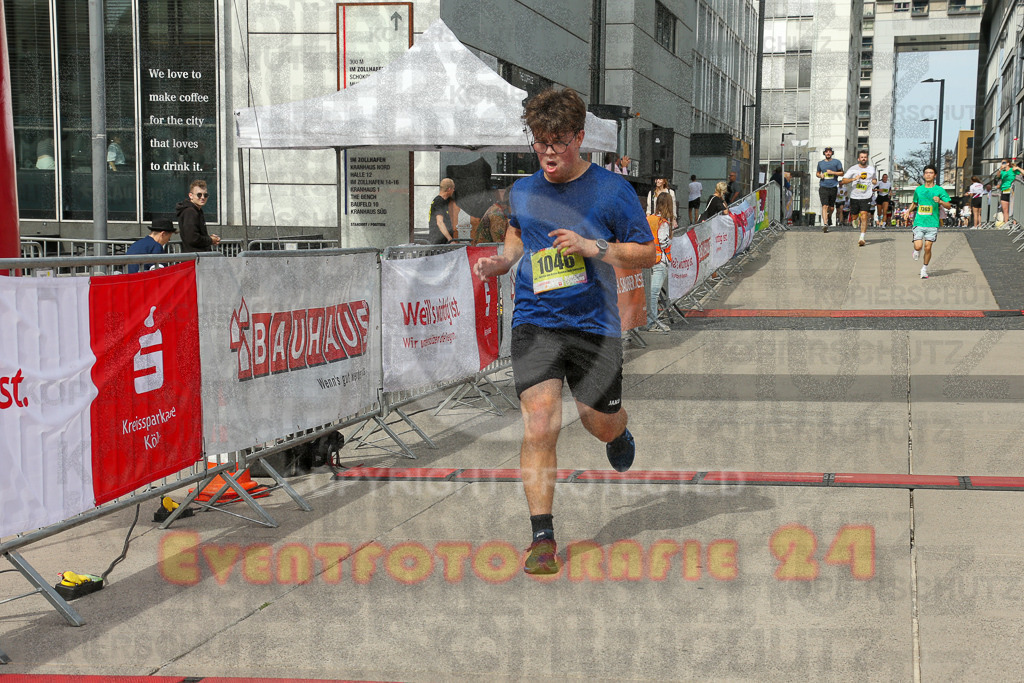 250920_1327_EX1_4730 | Sportfotografie im Rhein-Sieg Kreis, Köln, Bonn, NRW, Rheinland Pfalz, Hessen, etc. Unser Tätigkeitsfeld umfasst den Laufsport vom Volkslauf über den Marathon, Duathlon, Triathon bis zum Ultralauf wie Kölnpfad Ultra oder Schindertrail.