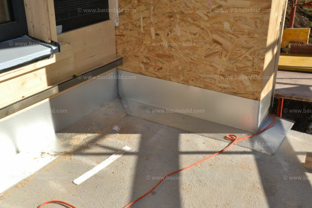 bib-lg11-spenglerarbeiten-0190 | Nach LV-Leistungsgruppen sortierte Detailfotos über den Bau eines Hauses. Alle Hausbau-Bilder direkt vom Urheber und Autor der Website Haus-Selber-Bauen.com