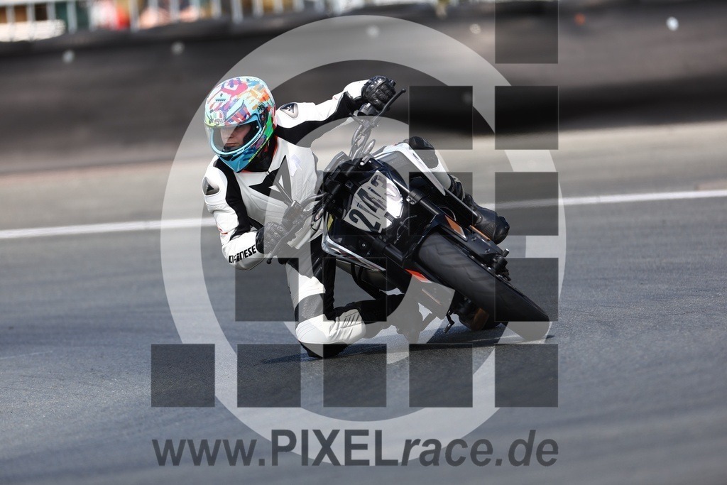 0243-20240617_01203 | Schöne Erinnerungen an spannende Momente - das festzuhalten ist unser Job. PIXELrace.de ist seit 2003 auf den Rennstrecken Europas unterwegs um die Action draußen beim Fahren und die wunderbare Stimmung imm Fahrerlager für euch einzufangen.