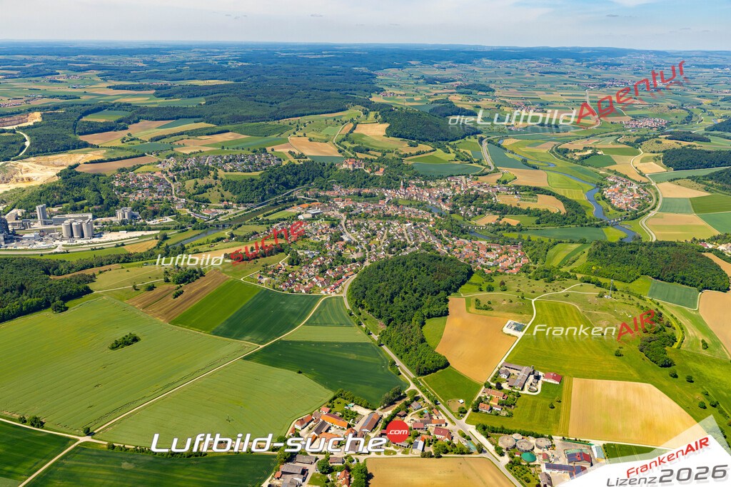 Das Luftbild der Stadt Harburg wurde 2022 vom Flugzeug heraus erstellt (keine Drohnen-Aufnahmen) Aufnahmehöhe ca.450 Meter- hohe Bildauflösung und Druck-Qualität. Garantiert!