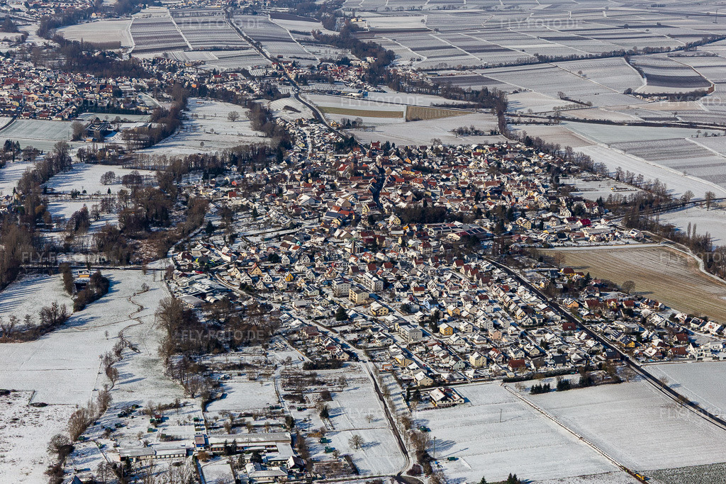 Luftbild: Winterluftbild im Schnee Billigheim im Ortsteil Billigheim in Billigheim-Ingenheim im Bundesland Rheinland-Pfalz in Deutschland. Foto: IMG_124734.jpg vom 11.02.2021 durch Werner Riehm/FLY-FOTO.de