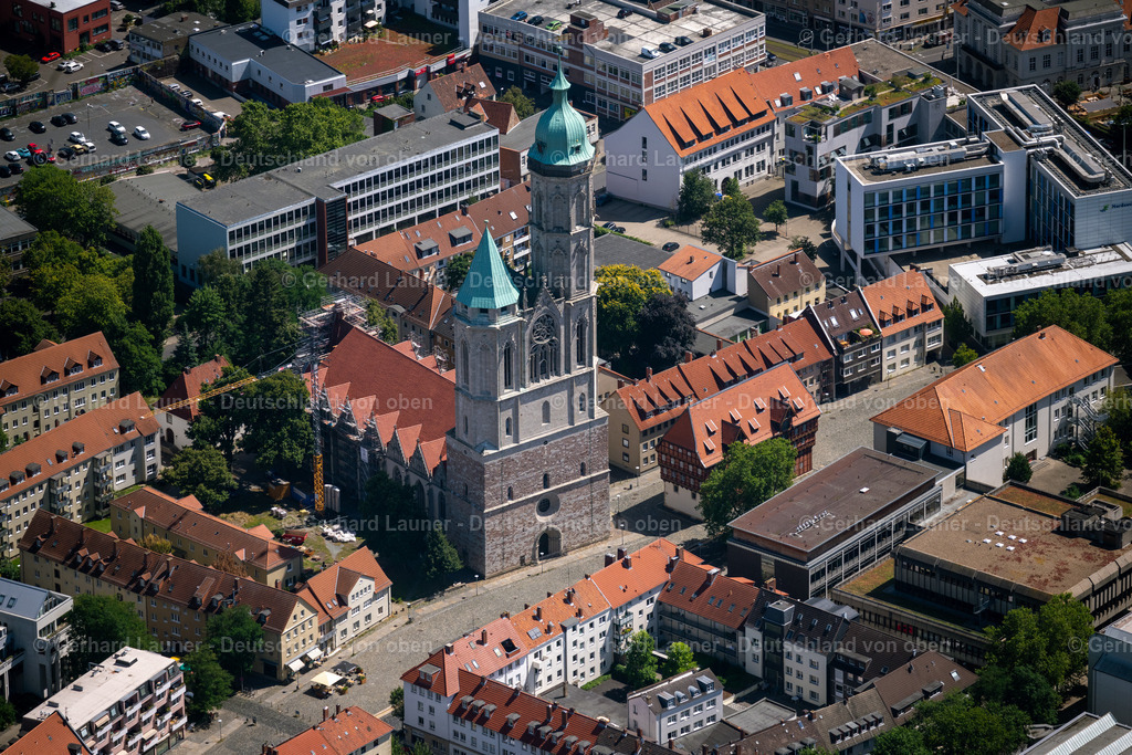 4035664 | BRAUNSCHWEIG 31.07.2020 Sanierungsarbeiten zur Modernisierung am Kirchengebäude " St. Andreaskirche " am Wollmart im Altstadt- Zentrum der Innenstadt in Braunschweig im Bundesland Niedersachsen, Deutschland. Weiterführende Informationen bei: Kirchengemeinde St. Andreas zu Braunschweig. // Renovation work on the church building in " St. Andreaskirche " Old Town- center of downtown in Brunswick in the state Lower Saxony, Germany. Further information at: Kirchengemeinde St. Andreas zu Braunschweig. Foto: Gerhard Launer
