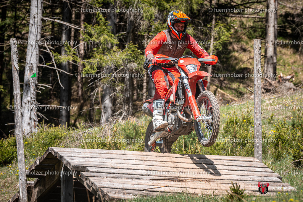 fuernholzer_250501-C2-437 | Fotografische Impressionen von der Red Stag Enduro Extreme by fuernholzer-photography.com. Endurosport in Österreich fotografisch festgehalten von fuernholzer. Auftragsfotografie für Private, Gewerbefotos und Industriefotografie. Eventfotografie, Sportfotografie und Motorsportfotografie. Anbieter von Fotoworkshops, Fototraining, fotografischen Vorträgen und Fotoseminaren.
