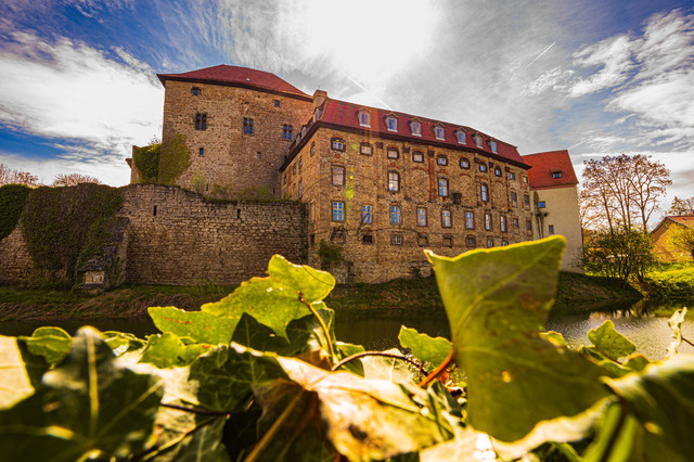 Wasserschloss Kapellendorf | Professionelle Natur- & Landschaftsfotos als Poster, auf Leinwand & viele mehr. Wähle aus einer Vielzahl an Formaten & Materialien Dein perfektes Bild. - Realisiert mit Pictrs.com