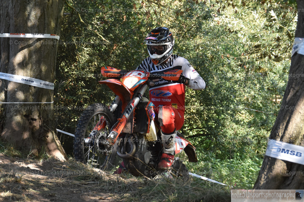 DSC_0083 | Sportfotografie , Motorsport, Motoross, Reitsport, Mointainbike, Enduro,
Landschaft , Outdoor, Eventfotografie, Landschaft, Bilder online bestellen - Realisiert mit Pictrs.com