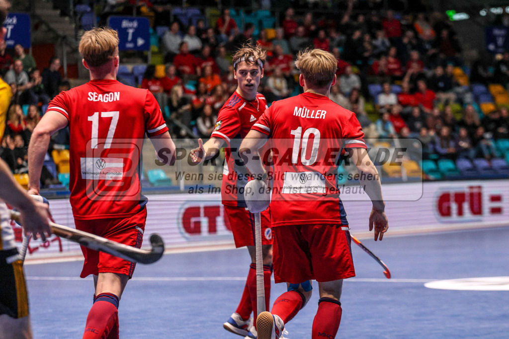 MJ_20230204-HTHC-MHC-M-29 | Tim Seagon (Mannheimer HC #17) & Linus Müller (Mannheimer HC #10), Harvestehuder THC - Mannheimer HC am 4.2.2023 in der Ballsporthalle, Frankfurt am Main