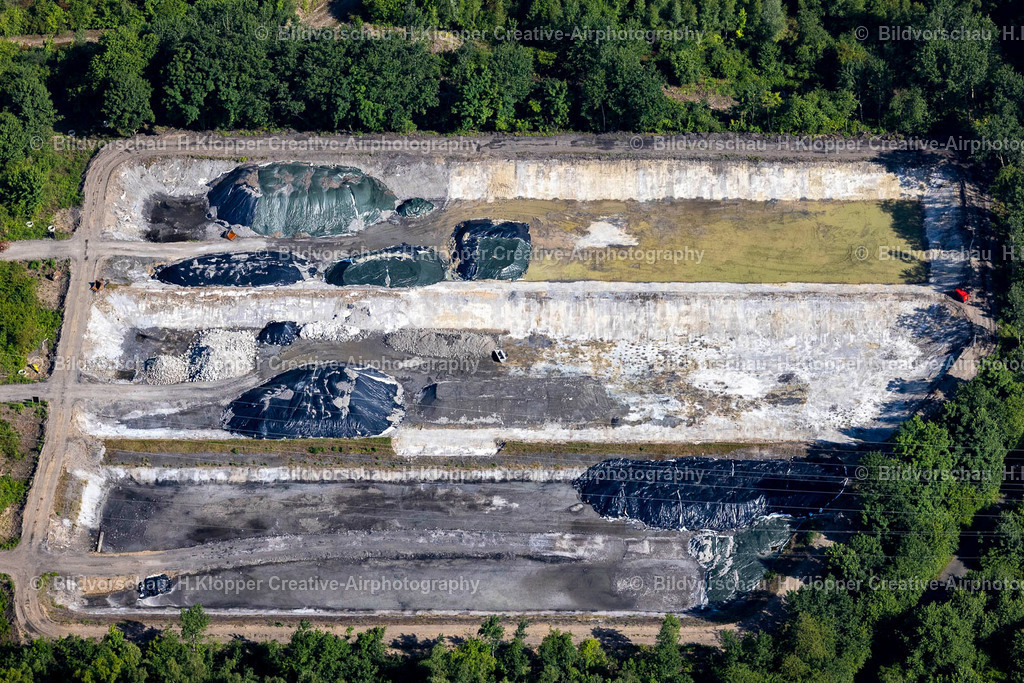 Luftbild Kamp-Lintfort-4816 | Luftbildfotografie Abraum auf dem Gelände der Heidelberg Materials Mineralikin Kamp-Lintfort im Bundesland Nordrhein-Westfalen, Deutschland - Realisiert mit Pictrs.com