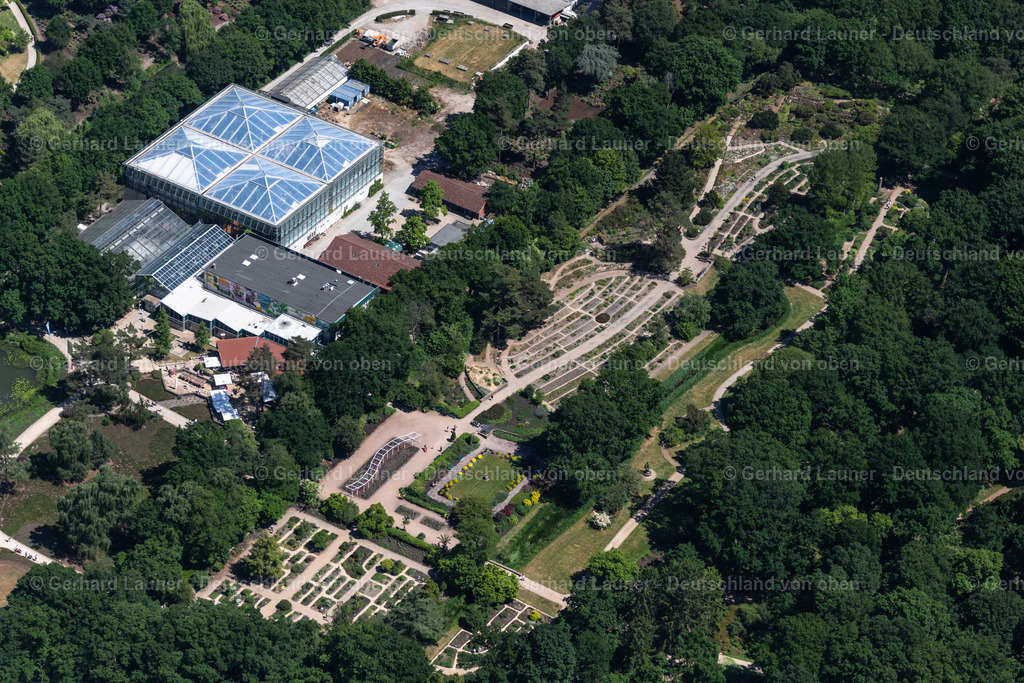 4029091 | BREMEN 01.06.2020 Parkanlage des Botanischen Garten mit den Häusern von Die Botaniker Bremens großer Entdeckerwelt in Bremen, Deutschland. Weiterführende Informationen bei: botanika GmbH. // Park of of Botanischen Garten with den Haeusern von Die Botaniker Bremens grosser Entdeckerwelt in Bremen, Germany. Further information at: botanika GmbH. Foto: Gerhard Launer