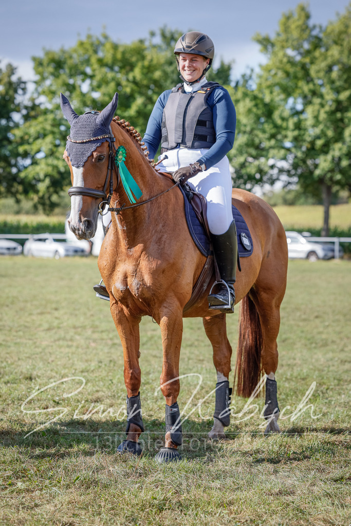 20250905-_3LI1457 | Tierfotografie Pferde, Hunde, Katzen, Haustiere.
Turnierfotografie Reitturniere, Reiten, Springreiten, Dressur in Hanau, dem Main-Kinzig-Kreis und dem Rhein-Main- Gebiet um Frankfurt