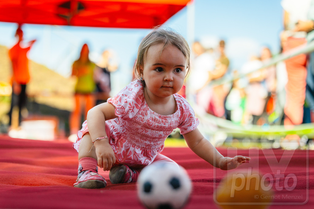 16. Hoywoj-CityLauf im Sportforum Hoyerswerda - 16.09.2023 | 10m VdK-Windel-Flitzer - Realisiert mit Pictrs.com