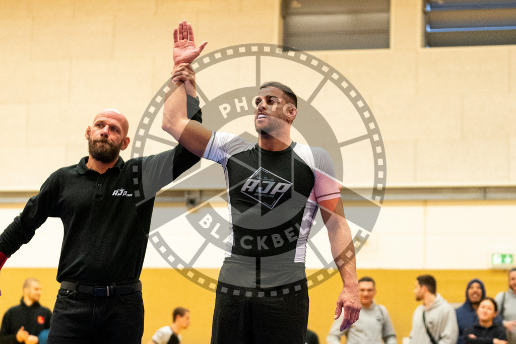 20231118PBB14127 | Fighters compete during the AJP Tour 600 Frankfurt Championship in Frankfurt/Main, Germany, on November 18, 2023.