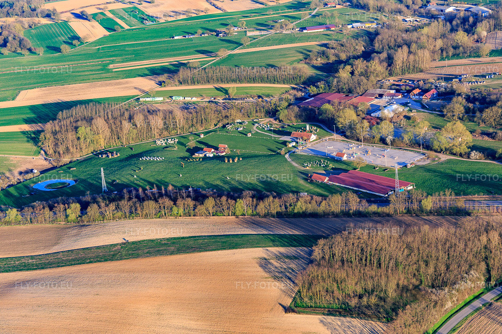 Vue aérienne: Haras De La Née à Neewiller-près-Lauterbourg dans le département Bas Rhin, France – .Photo: IMG_097862.jpg prise le 27/03/2017 par Werner Riehm/FLY-FOTO.eu – Résolution de l'original: 5472 x 3648 px – Haras de la Nee équitation chevaux concours