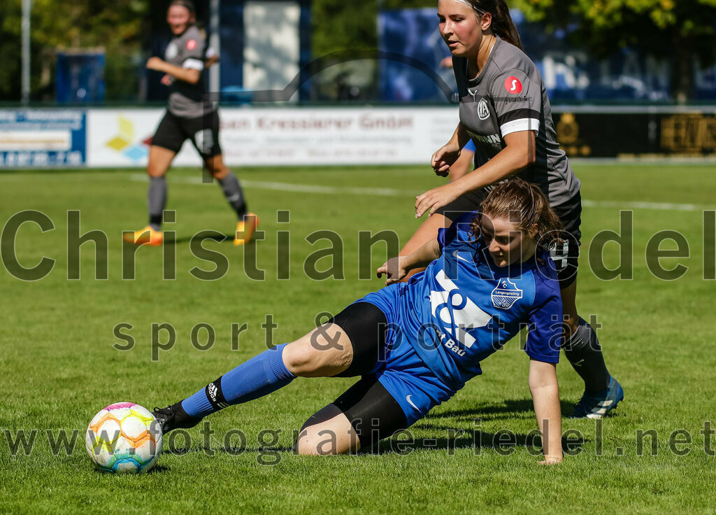 2023-09-09_080_FC_Langengeisling_gegen_TV_1864_Altoetting | Erding, Deutschland, 09.09.2023:
Fußball, Bezirksoberliga 2023 / 2024, 2. Spieltag, FC Langengeisling gegen TV 1864 Altötting, Endergebnis: 2:3

Stephanie Karbaumer (FC Langengeisling, #3), Katharina Kreuzpointner (TV 1864 Altötting, #14)

Foto: Christian Riedel / fotografie-riedel.net