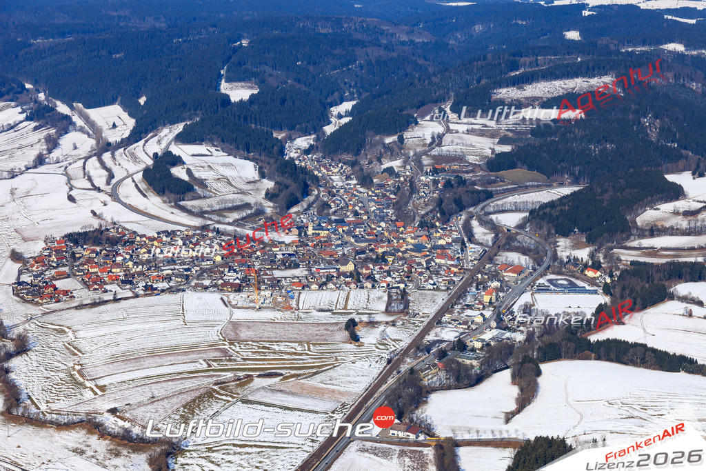 Die Luftaufnahme Winter - Pressig wurde vom UL-Flugzeug (keine Drohne) aus fotografiert.Hohe Druck- Auflösung-die Geschenkidee!