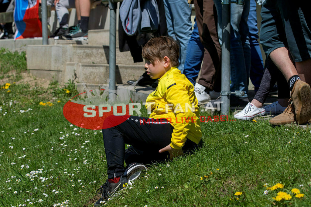 Portugal  U15 -Czech Republic U15 | Fans ; Portugal  U15 -Czech Republic U15 am 29.04.2022 in Arnoldstein
(Sportplatz), AUSTRIA, (Photo by Ernst Krawagner sport-fan.at) - Realisiert mit Pictrs.com