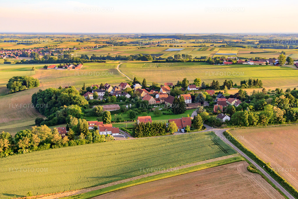 Aerial view: Geisberg district from the north in the district Altenstadt in Wissembourg in the state Bas-Rhin, France. – Photo: IMG_58023.jpg taken on 06/16/2013 by Werner Riehm/FLY-FOTO.com – Resolution of the original: 4752 x 3168 px