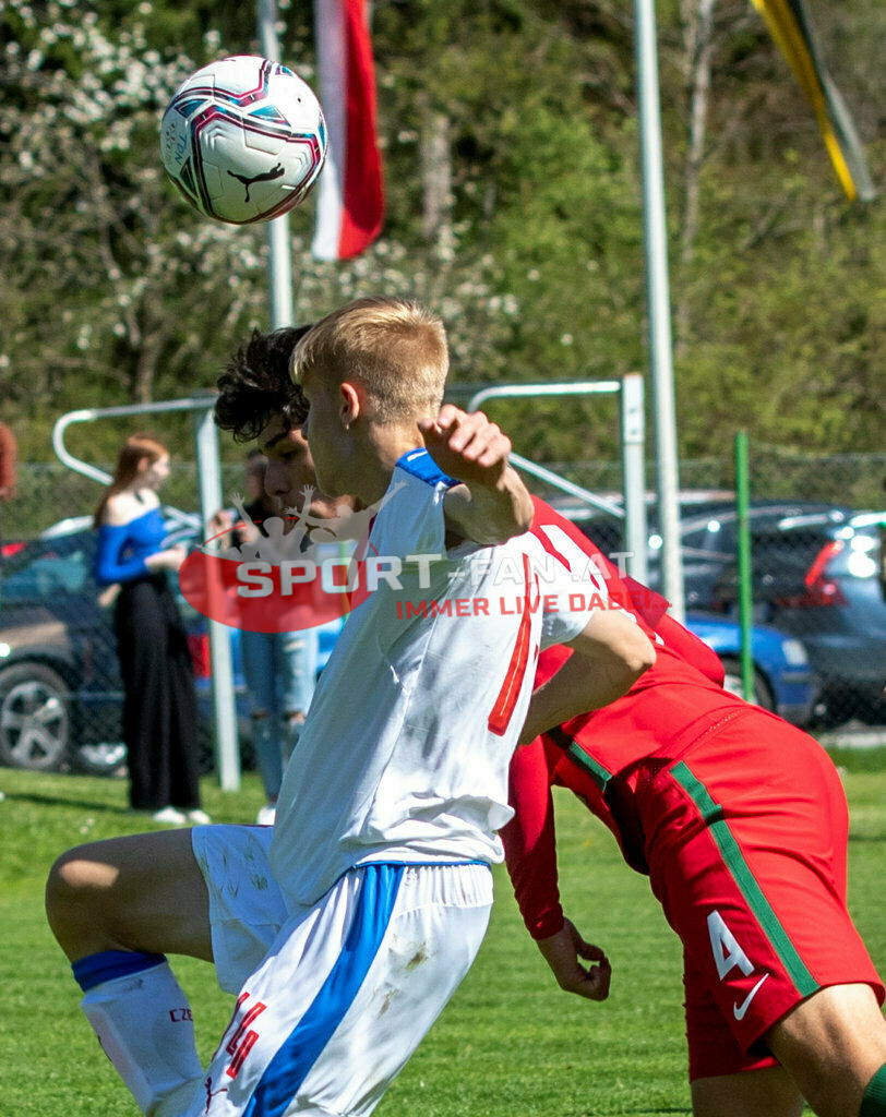 Portugal  U15 -Czech Republic U15 | ONDREJ PENXA (Czech Republic #14) RAFAEL MOTA (Portugal #4) ; Portugal  U15 -Czech Republic U15 am 29.04.2022 in Arnoldstein
(Sportplatz), AUSTRIA, (Photo by Ernst Krawagner sport-fan.at) - Realisiert mit Pictrs.com
