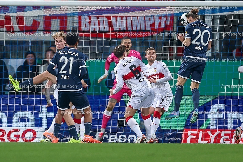 BOC03122501024 | 03.12.2025, Fußball, DFB-Pokal, VfL Bochum - VfB Stuttgart, Achtelfinale, Vonovia Ruhrstadion, Saison 2025 2026: Francis Onyeka (VfL Bochum #21) und Noah Loosli (VfL Bochum #20) Strafraumaktion Kopfball im Zweikampf gegen  Angelo Stiller  (VfB Stuttgart #06) Maximilian Mittelstädt  (VfB Stuttgart #07)  DFB regulations prohibit any use of photographs as image sequences and or quasi-video.