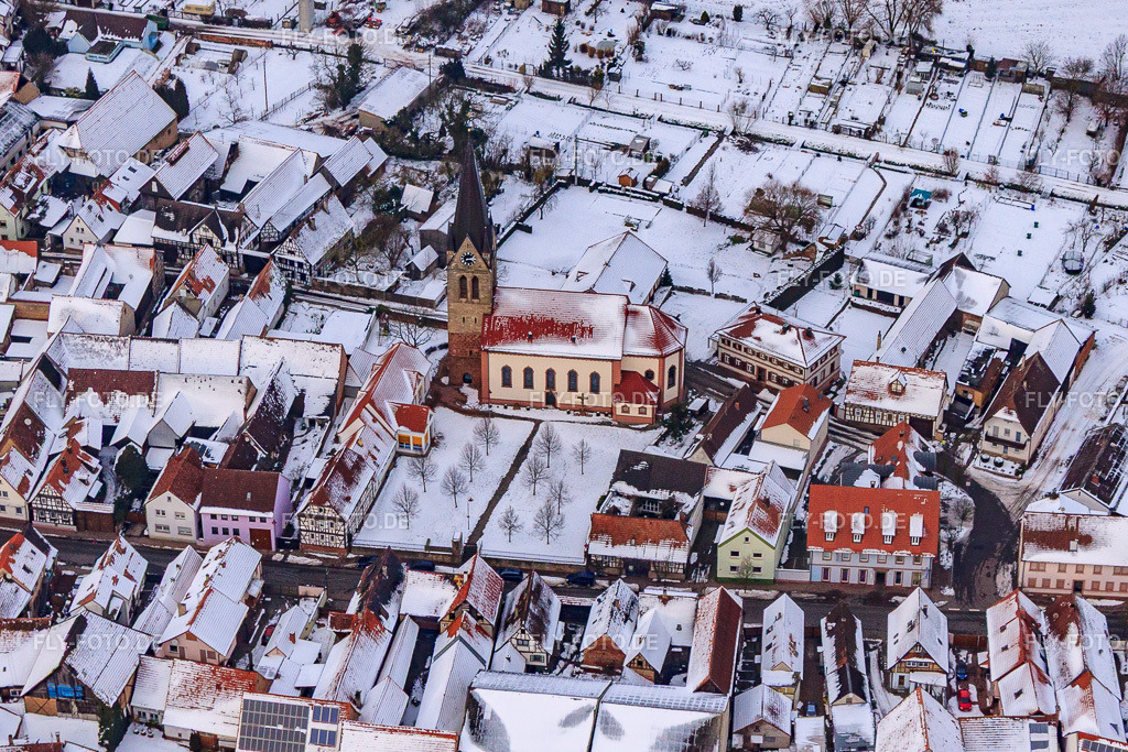 Kirche St. Martin  bei Schnee | Luftbild: Kirche St. Martin  bei Schnee in Steinweiler im Bundesland Rheinland-Pfalz in Deutschland. Foto: IMG_23778.jpg vom 16.01.2010 durch Werner Riehm/FLY-FOTO.de - Realisiert mit Pictrs.com
