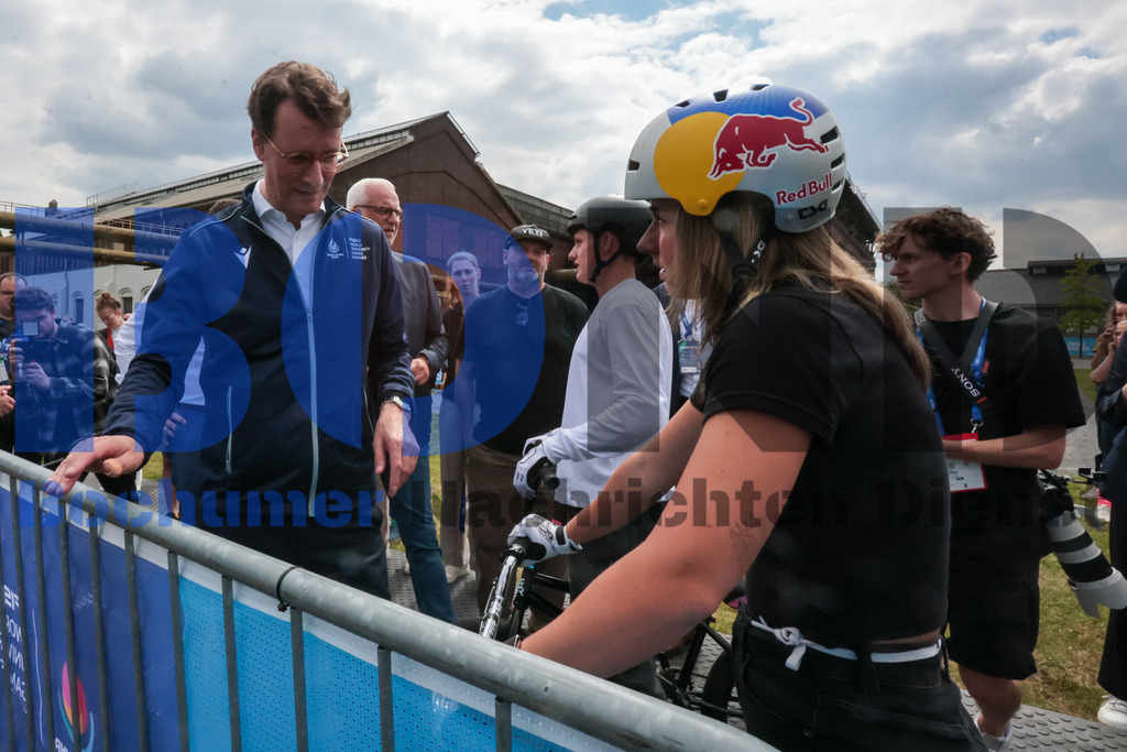 SES_TTG3X320250717-163 | bond - Realisiert mit Pictrs.com