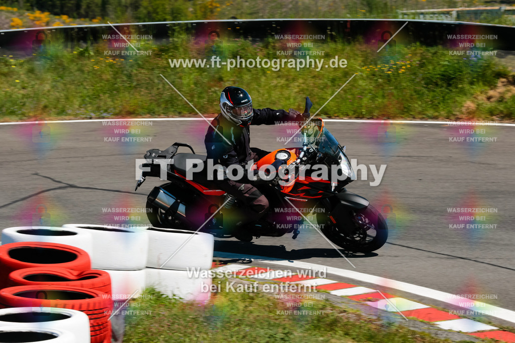 Moto-TeamOBK-22070 | Hier findet Ihr Bilder von Touristenfahrten auf der Nürburgring Nordschleife oder von anderen Veranstaltungen die ich besucht habe. Viel Spass beim Durch Schauen 