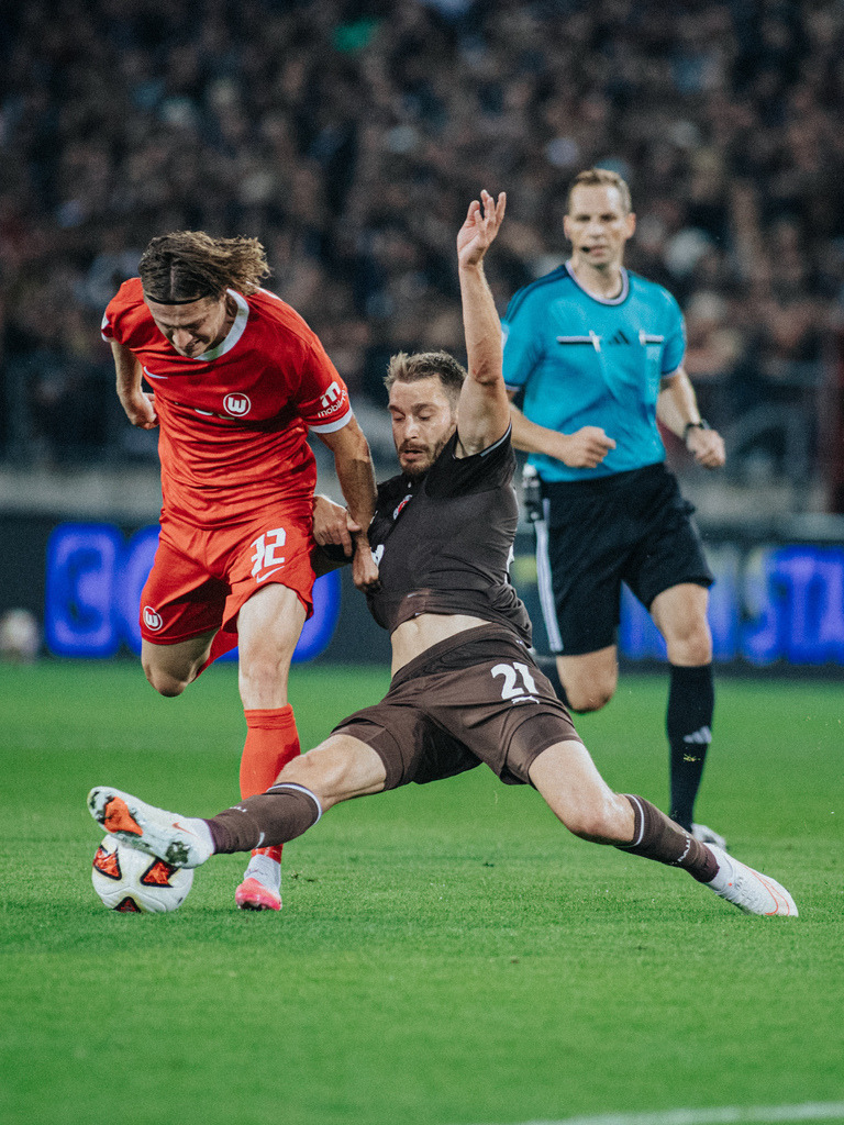 FCSP_YD-6174 | Der offizielle Shop für FC St. Pauli Fotos. Wähle aus Spielszenen & Fanmomenten dein FCSP Wunschformat. Wir liefern Millerntor-Atmosphäre.