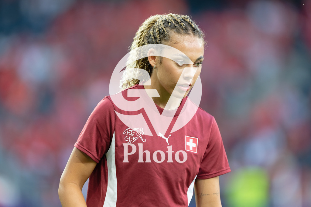 Spain v Switzerland - UEFA Women's EURO 2025 Quarter-Final | BERN, SWITZERLAND - JULY 18: Alayah Pilgrim of Switzerland  during warm-up prior the UEFA Women's EURO 2025 Quarter-Final match between Spain v Switzerland at Stadion Wankdorf on July 18, 2025 in Bern, Switzerland. (Photo by Giuseppe Velletri/Sports Press Photo/Getty Images)