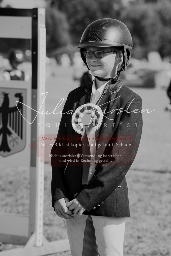 DSC_6335 | Pferde- und Turnierfotografie in Westsachsen. Pferdeportraits, Auftragszeichnungen und intuitive Kunst.