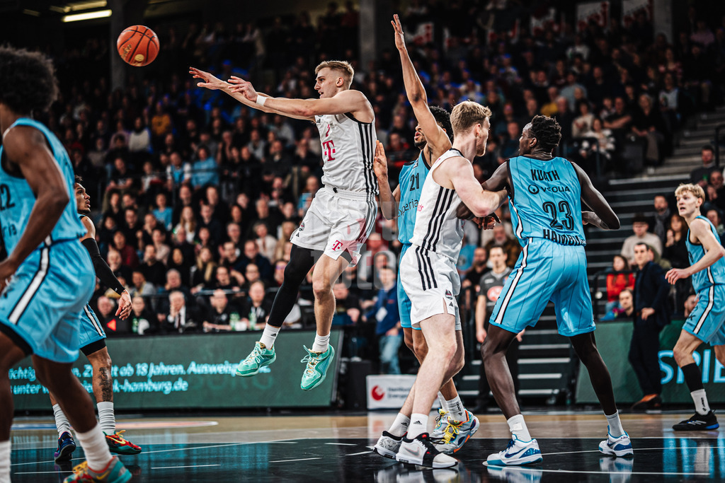 Basketball | Männer | Saison 2024/2025 | easyCredit Basketball Bundesliga | 16. Spieltag | Veolia Towers Hamburg vs. Telekom Baskets Bonn | 10.01.2025 | Sam Griesel (#2, Telekom Baskets Bonn)