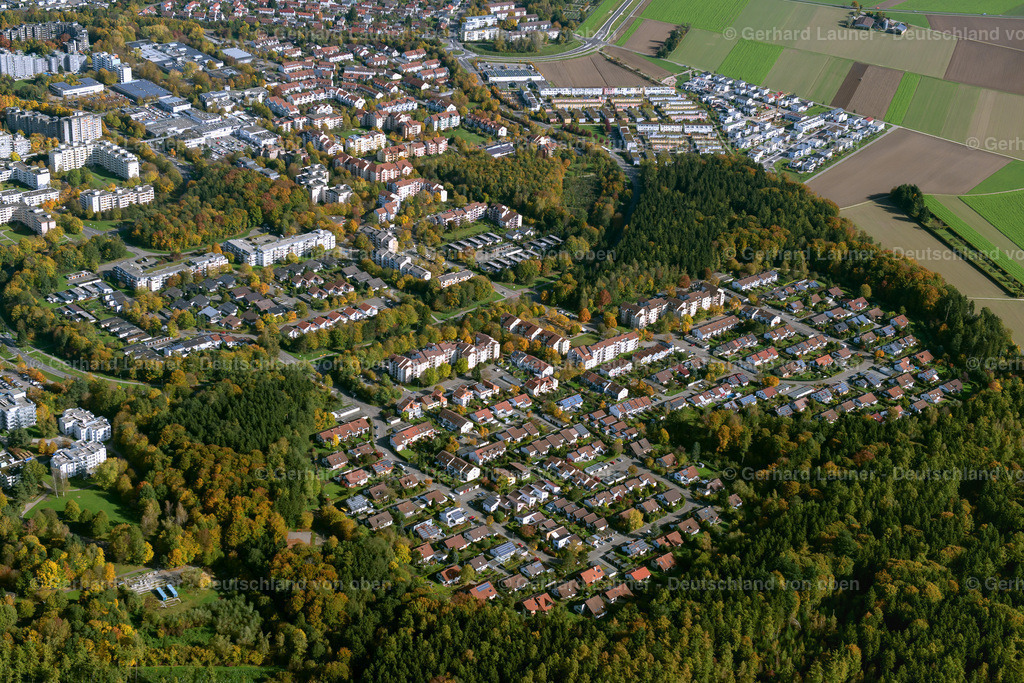 3703677 | Wiblingen, ULM 13.10.2017 Stadtansicht vom Stadtrand angrenzend an landwirtschaftliche Feldern  in Ulm im Bundesland Baden-Württemberg, Deutschland // City view from the outskirts with adjacent agricultural fields  in Ulm in the state Baden-Wuerttemberg, Germany Foto: Gerhard Launer