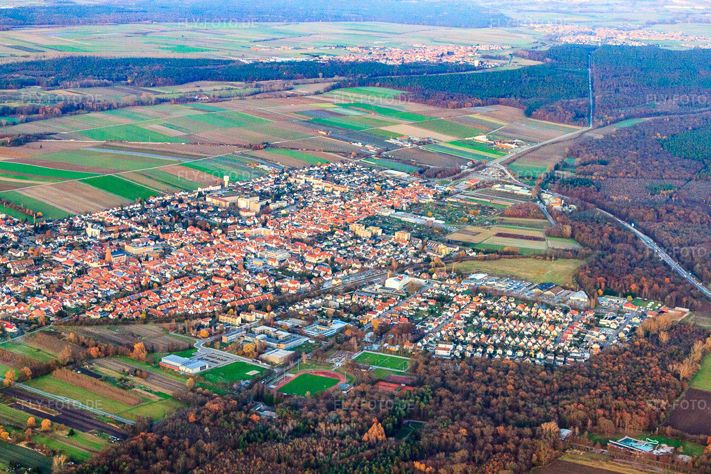 Luftbild: Stadtansicht von Südwesten in Kandel im Bundesland Rheinland-Pfalz in Deutschland. Foto: IMG_22759.jpg vom 19.11.2009 durch Werner Riehm/FLY-FOTO.de