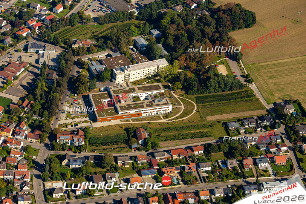 Das Luftbild der Stadt Aichach wurde 2021 vom Flugzeug heraus erstellt (keine Drohne) Aufnahmehöhe ca.450 Meter- hohe Bildauflösung und Druck-Qualität garantiert!