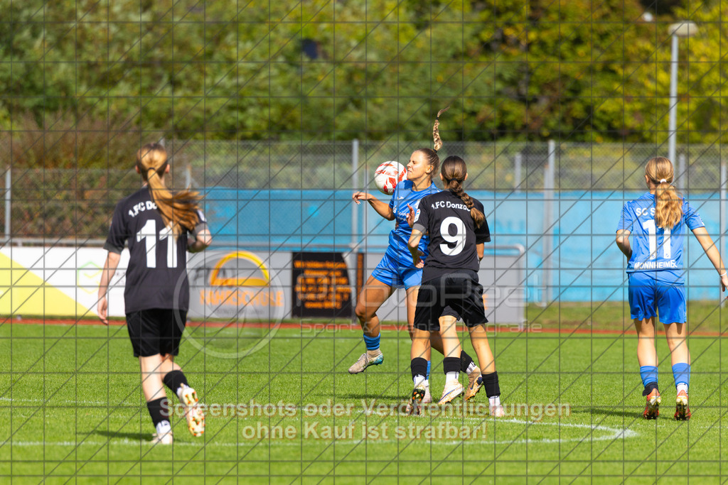 20261010_140813_0637_(c)_by_PhotoPeet | #,1.FC Donzdorf (schwarz) vs. SC Sand (blau), Fußball, EnBW-Oberliga B -Juniorinnen, 05. Spieltag, Saison 2026/2027, Rasenplatz Lautertal Stadion, Süßener Straße 16, 73072 Donzdorf, 10.10.2026 - 14:00 Uhr,Foto: PhotoPeet / Sport- &amp; Eventfotografie / Peter Harich