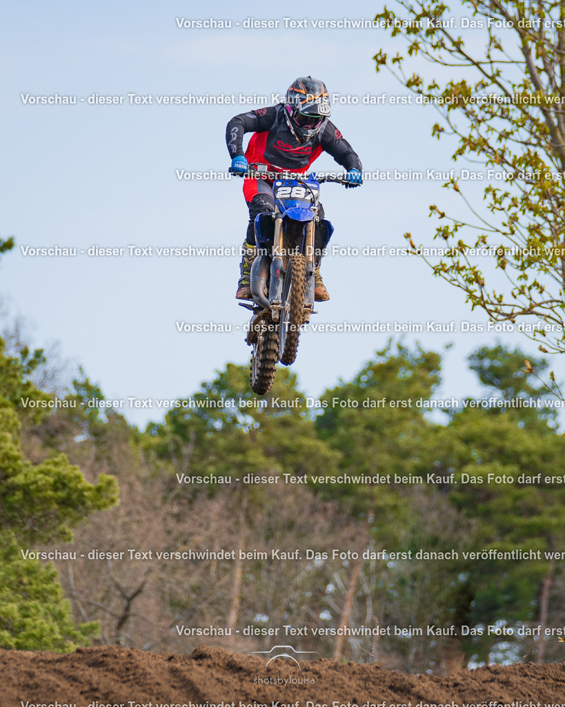 04_13_Bensdorf_85-1213 | Sportfotografin aus Berlin-Brandenburg mit Fokus auf Motocross. Ich halte deine sportliche Leistung und echte Emotionen auf und neben der Strecke professionell fest. Entdecke die Fotos von deinem Rennen und bestelle sie direkt hier im Shop.